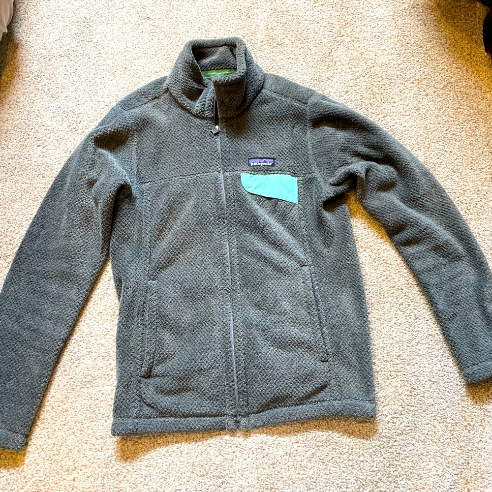 Patagonia Olive Green Fleece Jacket with Teal Accent